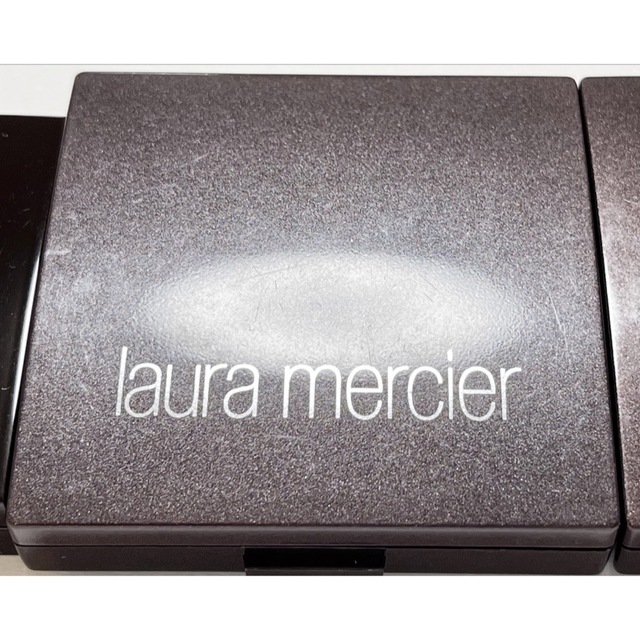 laura mercier(ローラメルシエ)の2個まとめ売り☆ローラ メルシエ イルミネーティングパウダー コーラルレッド コスメ/美容のベースメイク/化粧品(チーク)の商品写真