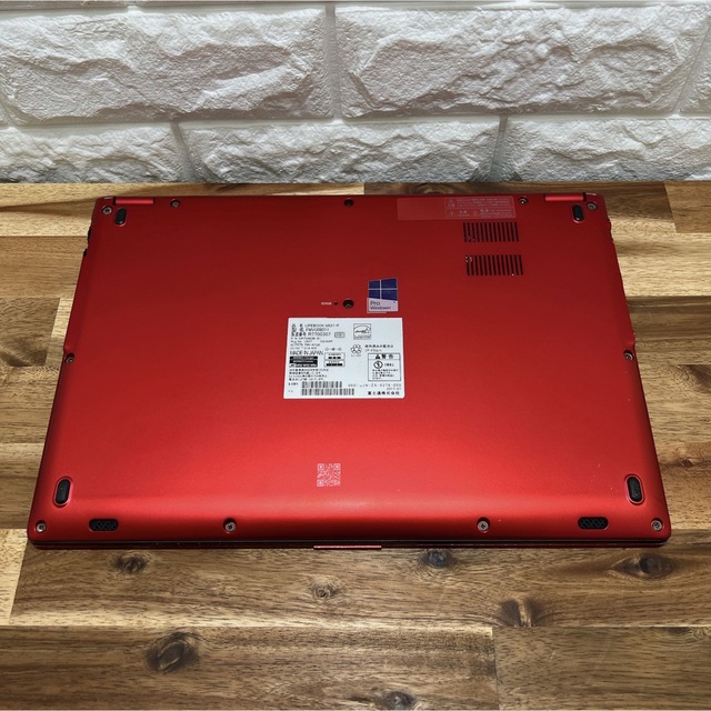 富士通(フジツウ)の赤 LIFEBOOK U937/P☘Core i5第7世代☘爆速SSD256GB スマホ/家電/カメラのPC/タブレット(ノートPC)の商品写真