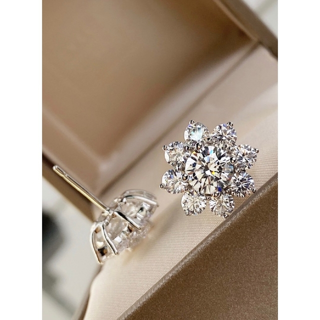 ピアス最高品質‼️モアサナイト✨サンフラワー 人工ダイヤモンド ピアス 0.5ct