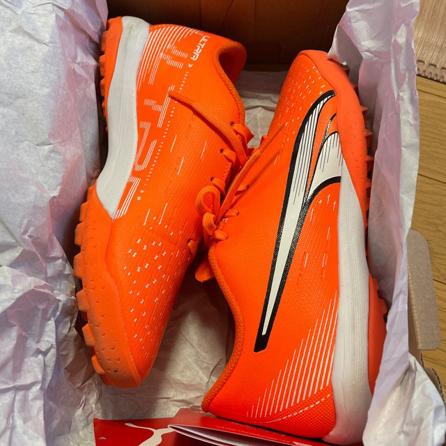 PUMA(プーマ)のPUMA サッカーシューズ 23.5cm スポーツ/アウトドアのサッカー/フットサル(シューズ)の商品写真