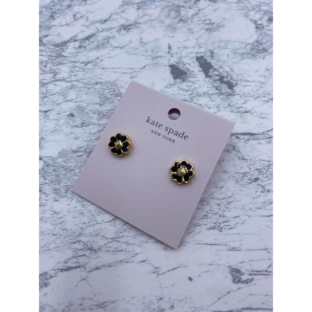 kate spade new york(ケイトスペードニューヨーク)のケイトスペード スペード スタッズ エナメルピアス ブラック レディースのアクセサリー(ピアス)の商品写真