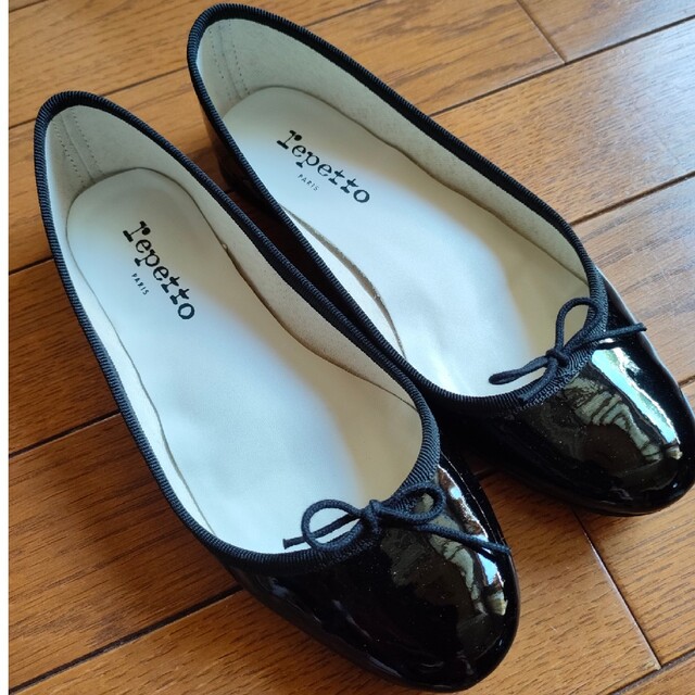 repetto(レペット)のrepetto黒エナメルバレーシューズ36 レディースの靴/シューズ(バレエシューズ)の商品写真