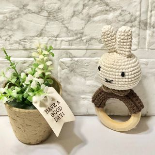 　ハンドメイド　編みぐるみ　ガラガラ　玩具　にぎにぎ  ベビー用品　(がらがら/ラトル)