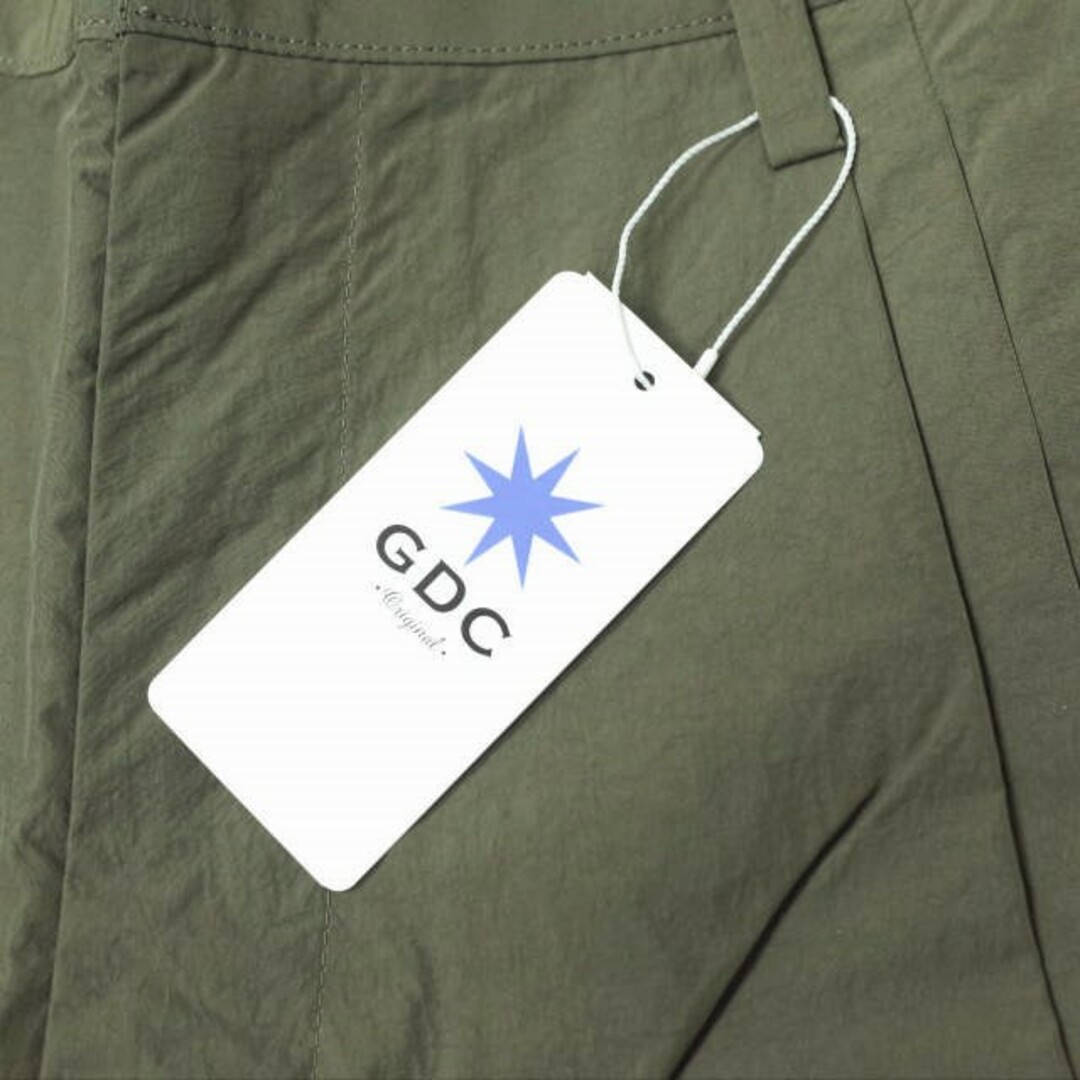 GDC(ジーディーシー)のGDC ジーディーシー 日本製 NYLON WIDE SLACKS ナイロンワイドスラックス M37016 M KHAKI 2タック パンツ ボトムス【新古品】【中古】【GDC】 メンズのパンツ(スラックス)の商品写真