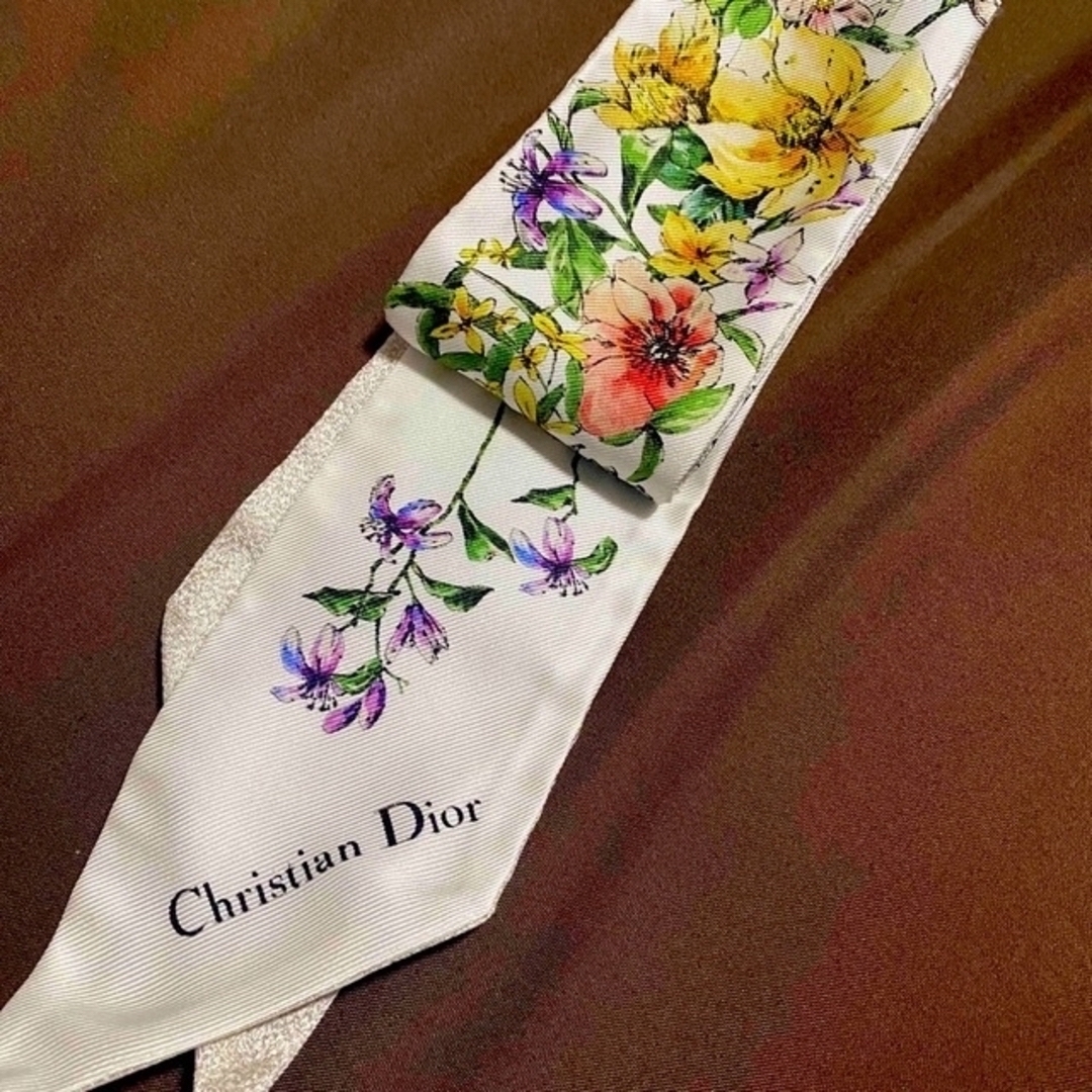 Christian Dior(クリスチャンディオール)の新品 人気柄‼︎ Dior ディオール D-FLORAL ミッツア スカーフ レディースのファッション小物(バンダナ/スカーフ)の商品写真