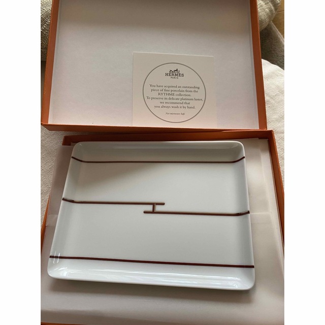 新品未使用箱付きエルメス　HERMES スクエアプレート　赤　リズム16×12㎝エルメス