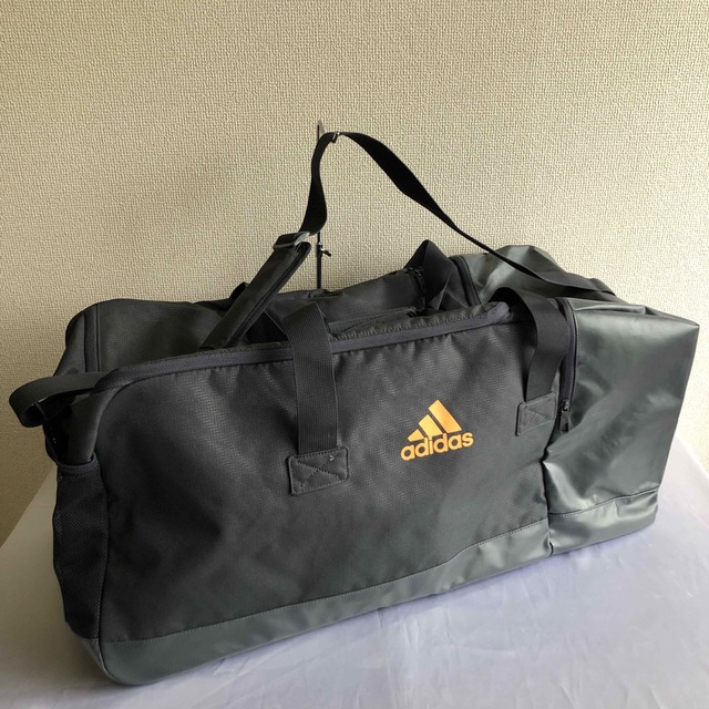 adidas(アディダス)のadidas アディダス  ボストンバッグ 2WAY メンズのバッグ(ボストンバッグ)の商品写真