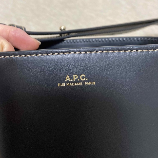 A.P.C(アーペーセー)のAPC ショルダーバッグ　ブラック レディースのバッグ(ショルダーバッグ)の商品写真