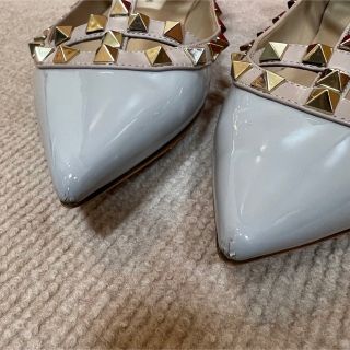 VALENTINO - ロックスタッズ エナメル ストラップ パンプス バレリーナ