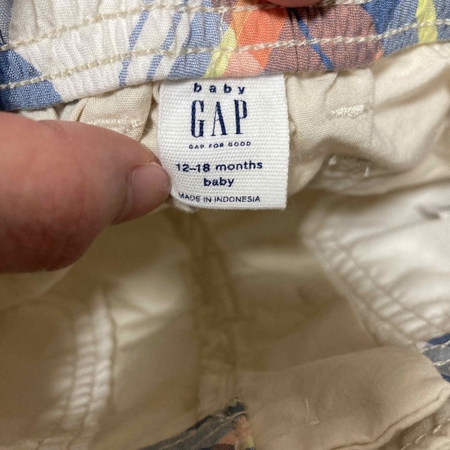 babyGAP(ベビーギャップ)のbaby gap ハーフパンツ　80 ベージュ　男の子 キッズ/ベビー/マタニティのベビー服(~85cm)(パンツ)の商品写真