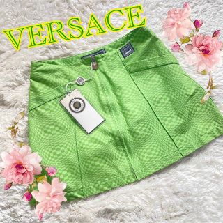 ヴェルサーチ(VERSACE)の【VERSACE】激レア！新品未使用タグ付き！メデューサ♡(ひざ丈スカート)