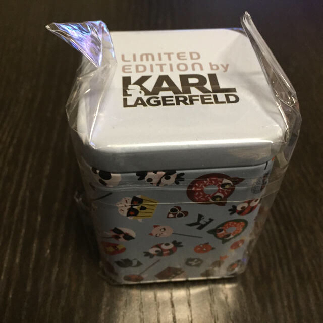 Karl Lagerfeld(カールラガーフェルド)の【新品 未開封】おすわりカール&シュペット レディースのファッション小物(その他)の商品写真