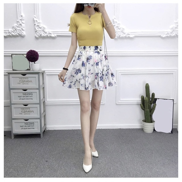 【新品・半額以下‼️👀】花柄シフォンミニスカート レディースのスカート(ミニスカート)の商品写真