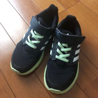 アディダス(adidas)のadidas キッズ　スニーカー　黒　18cm(スニーカー)