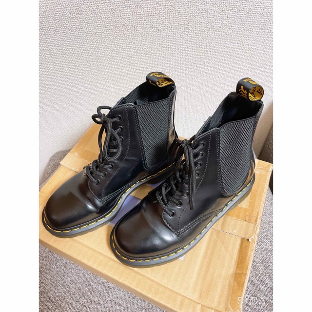 Dr.Martens(ドクターマーチン)のDr.Martensドクターマーチン HAPPER・UK5 レディースの靴/シューズ(ブーツ)の商品写真