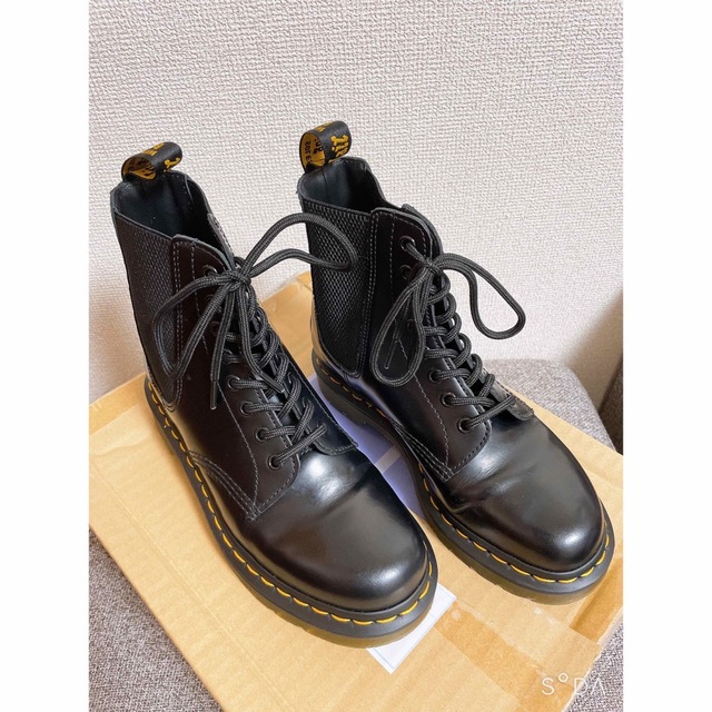 Dr.Martens(ドクターマーチン)のDr.Martensドクターマーチン HAPPER・UK5 レディースの靴/シューズ(ブーツ)の商品写真