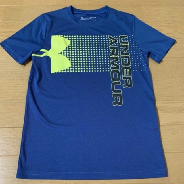 UNDER ARMOUR(アンダーアーマー)のにゃにゃず様専用☆ アンダーアーマーTシャツ☆150cm キッズ/ベビー/マタニティのキッズ服男の子用(90cm~)(その他)の商品写真