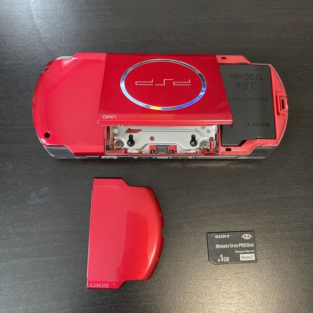 【美品】PSP-3000 RADIANT RED モンスターハンター3rd付き