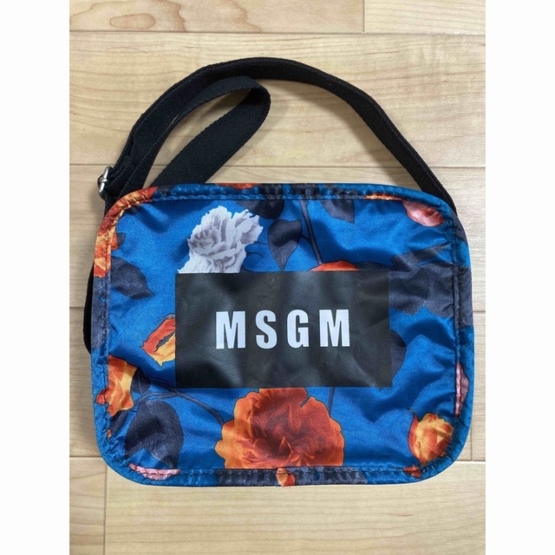 MSGM(エムエスジイエム)の【未使用】MSGM ショルダー・斜めがけ　バッグ　リバーシブル レディースのバッグ(ショルダーバッグ)の商品写真