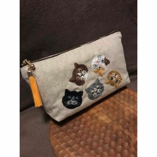 訳あり　お値引き　猫の顔　Cat’s face 刺繍のポーチ(ポーチ)