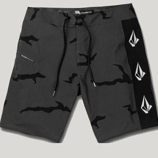 ☆最終値下げVOLCOM　新品　サーフパンツ　31インチ水着