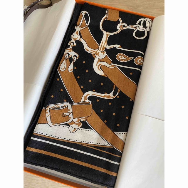 Hermes(エルメス)の未使用箱付⭐️エルメスカレ　140 朝の散歩 レディースのファッション小物(ストール/パシュミナ)の商品写真