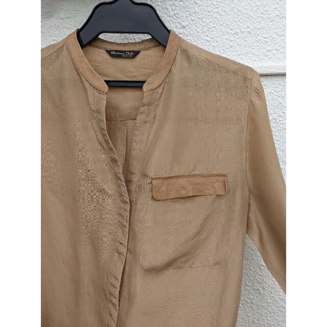 Massimo Dutti(マッシモデュッティ)のMassimo Dutti　シルク　ベージュ　シャツ　Sサイズ レディースのトップス(シャツ/ブラウス(長袖/七分))の商品写真