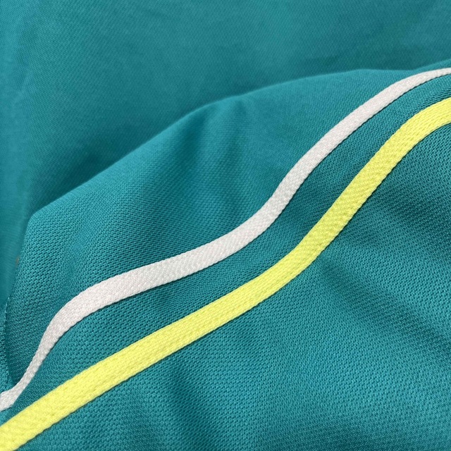 GU(ジーユー)の試着のみ　guスポーツ　M  速乾長袖シャツ　ランニングシャツ　グリーン系 スポーツ/アウトドアのランニング(ウェア)の商品写真