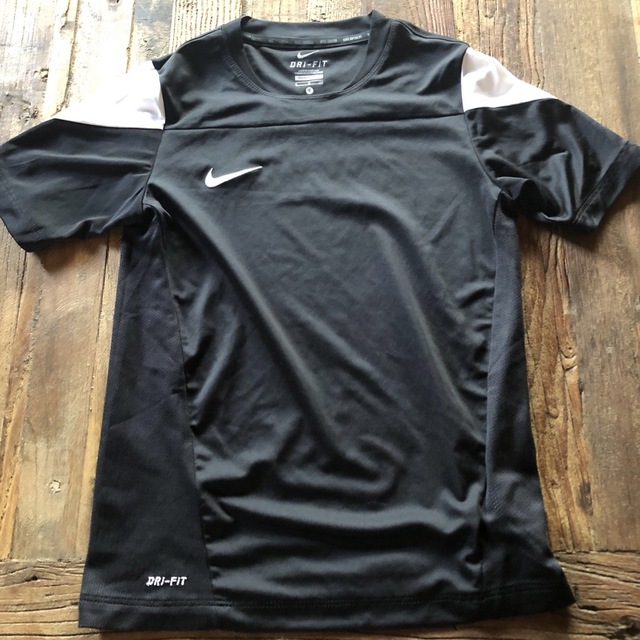 NIKE(ナイキ)のナイキ　Tシャツ キッズ/ベビー/マタニティのキッズ服男の子用(90cm~)(Tシャツ/カットソー)の商品写真