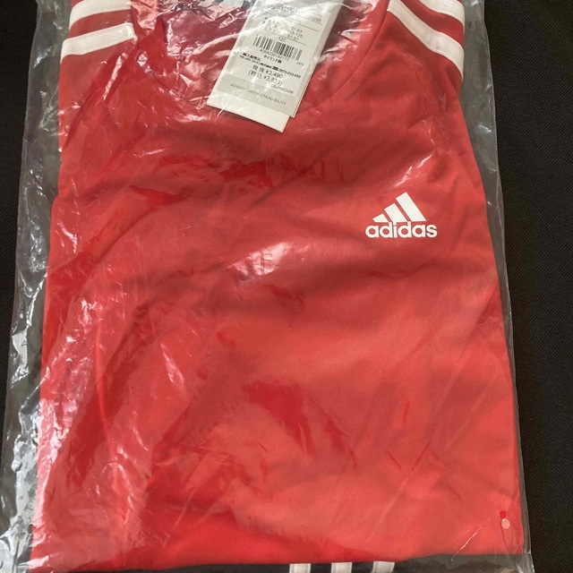 adidas(アディダス)の新品 adidas Tシャツ パンツ 上下セット 120cm セットアップ キッズ/ベビー/マタニティのキッズ服男の子用(90cm~)(Tシャツ/カットソー)の商品写真