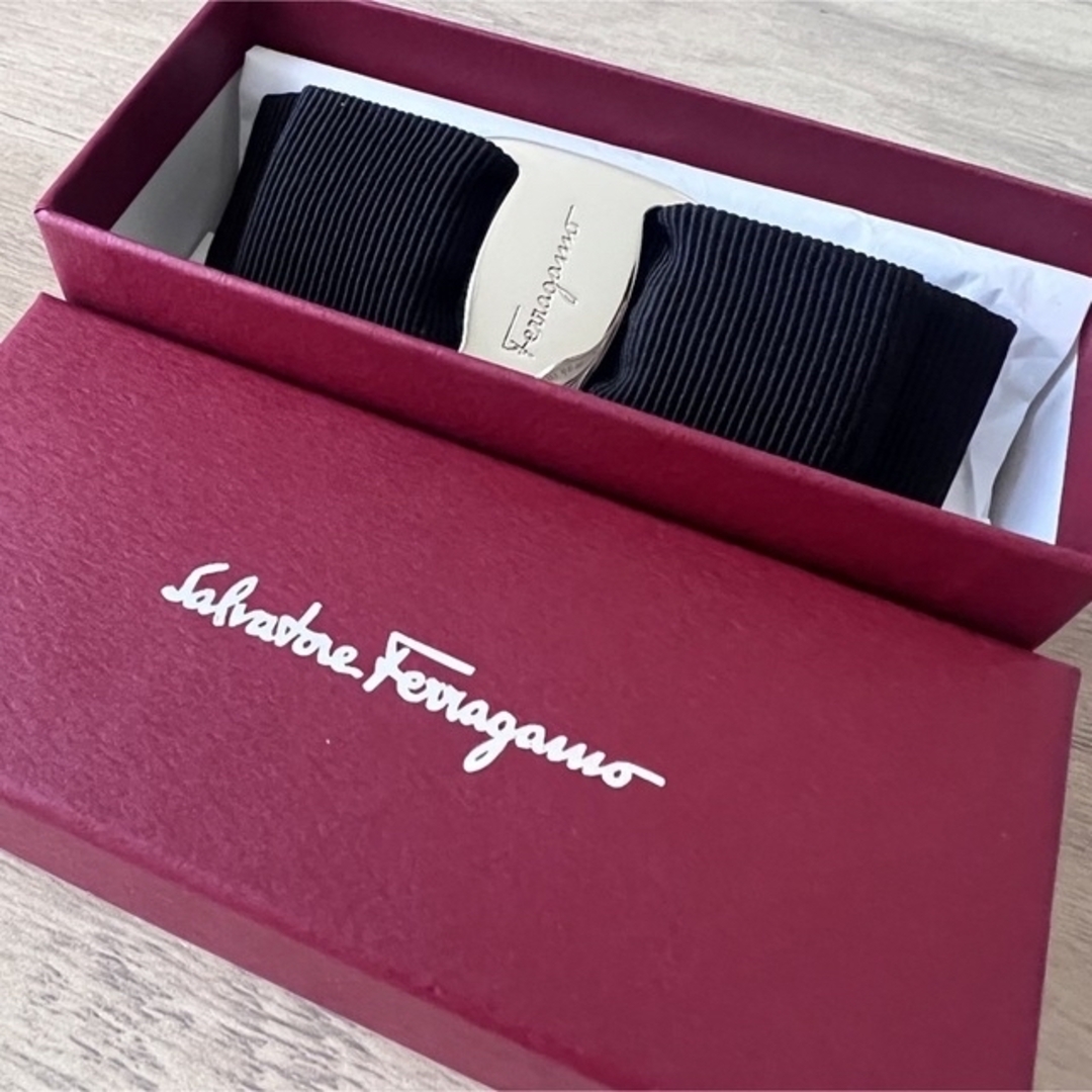 Ferragamo(フェラガモ)の新品/送料込み/フェラガモ　バレッタ　ブラック レディースのヘアアクセサリー(バレッタ/ヘアクリップ)の商品写真