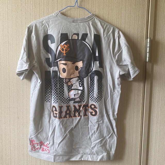 しまむら(シマムラ)のGIANTS 坂本　Tシャツ スポーツ/アウトドアの野球(応援グッズ)の商品写真