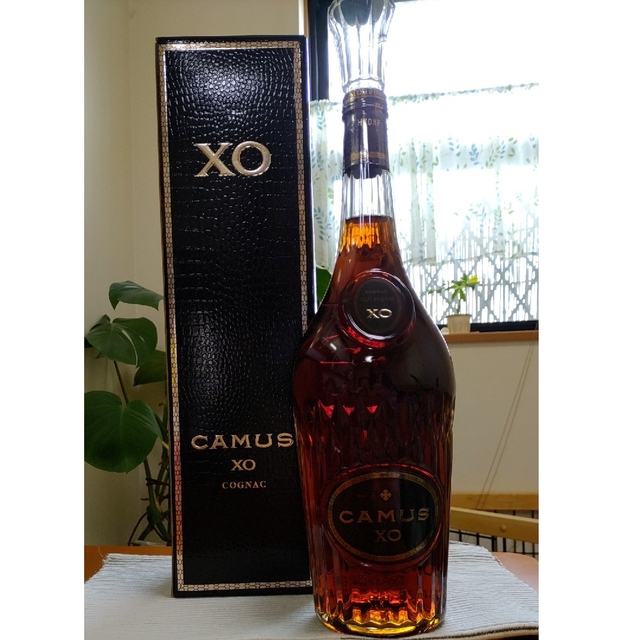 【美品】カミュ CAMUS XO ロングネック コニャック 未開封 1000ml 食品/飲料/酒の酒(ブランデー)の商品写真