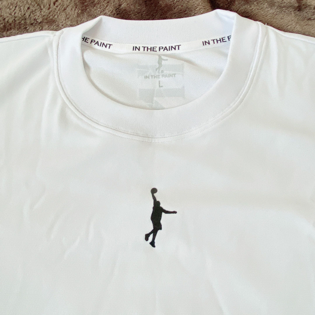 IN THE PAINT(インザペイント)のin the paint Tシャツ　白黒二枚セット スポーツ/アウトドアのスポーツ/アウトドア その他(バスケットボール)の商品写真