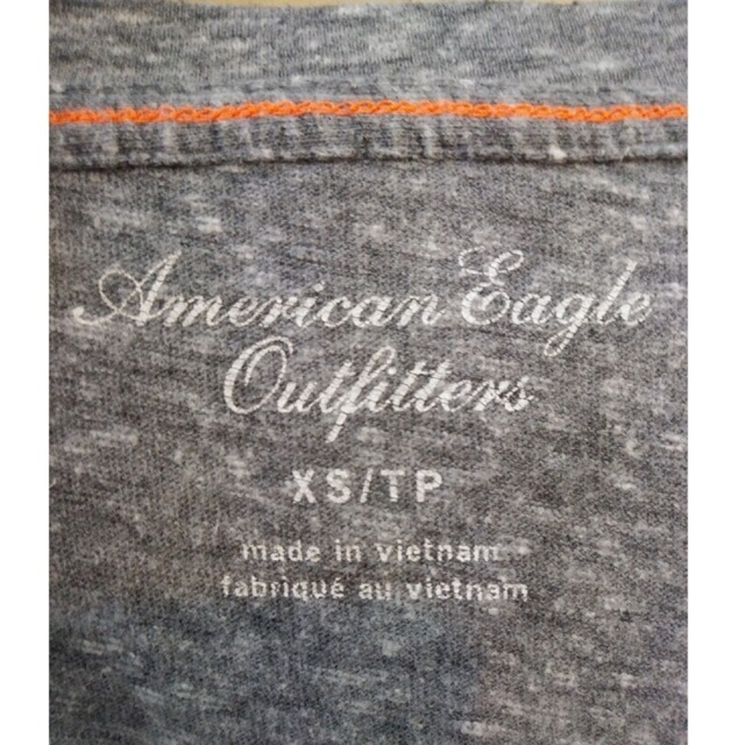 American Eagle(アメリカンイーグル)のアメリカンイーグル　Tシャツ　Vネック　グレー レディースのトップス(Tシャツ(半袖/袖なし))の商品写真