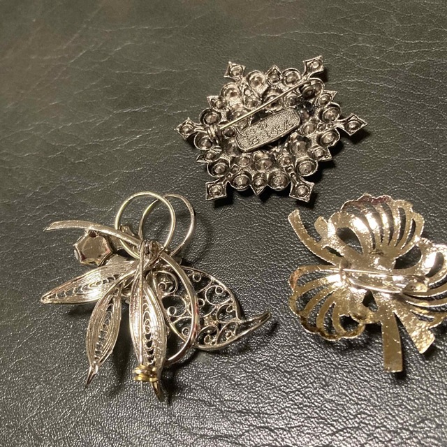 昭和レトロなブローチ 3点セットの通販 by CHAE's shop|ラクマ 昭和レトロなブローチ 3点セットの通販 by CHAE's shop|ラクマ