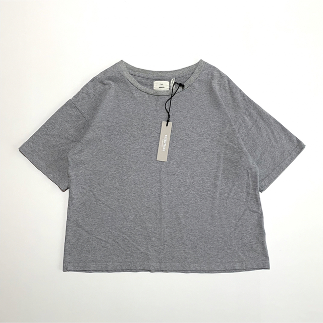 FEAR OF GOD(フィアオブゴッド)の☆良品 FOG エッセンシャルズ バックプリント ロゴ オーバーサイズ Tシャツ メンズのトップス(Tシャツ/カットソー(半袖/袖なし))の商品写真