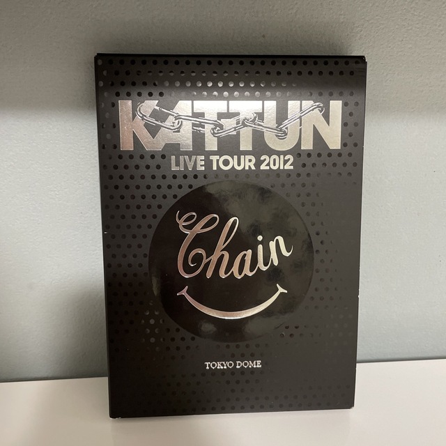 KAT-TUN(カトゥーン)のKAT-TUN　LIVE　TOUR　2012　CHAIN　TOKYO　DOME  エンタメ/ホビーのDVD/ブルーレイ(ミュージック)の商品写真