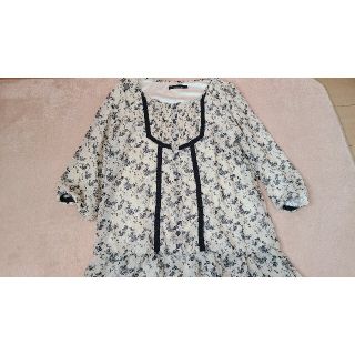 ページボーイ(PAGEBOY)の美品　五分袖　花柄　チュニック　M(チュニック)