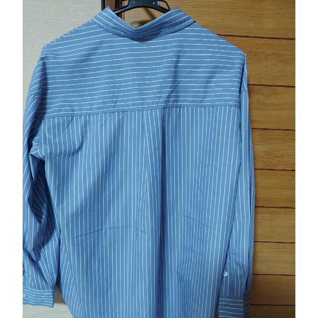 GU(ジーユー)のGU　ストライプシャツ　レディース　Mサイズ レディースのトップス(シャツ/ブラウス(半袖/袖なし))の商品写真