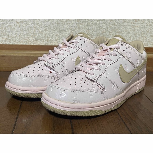 NIKE(ナイキ)のNIKE DUNK LOW GS "Pink Ice" 23.5cm レディースの靴/シューズ(スニーカー)の商品写真