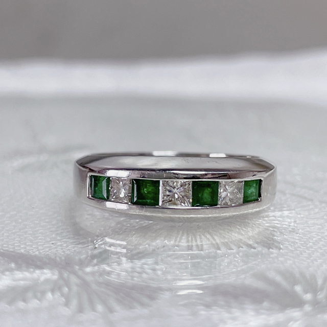 PT900 エメラルド&ダイヤモンドリング　値下げ！ レディースのアクセサリー(リング(指輪))の商品写真