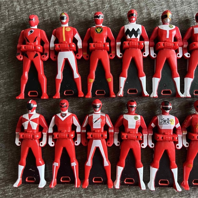 BANDAI 中古品 まとめ売りのみ 海賊戦隊ゴーカイジャー レンジャーキー レッドの通販 by 愛犬を助ける為|バンダイならラクマ 中古品 まとめ売りのみ 海賊戦隊ゴーカイジャー レンジャーキー レッド