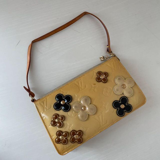 LOUIS VUITTON - ✨美品✨ ルイヴィトン アクセサリーポーチ フラワー
