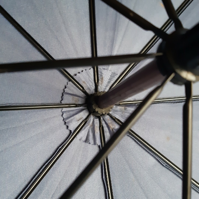 FENDI(フェンディ)のフェンディ　傘　ロング傘　ジャンプ傘　レイングッズ　梅雨 レディースのファッション小物(傘)の商品写真