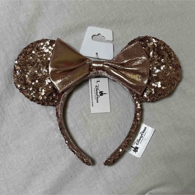 【新品未使用】 WDW カチューシャ シャンパンゴールド ローズゴールド レディースのヘアアクセサリー(カチューシャ)の商品写真