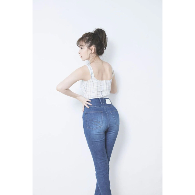 Her lip to(ハーリップトゥ)のherlipto Paris High Rise Jeans 24 レディースのパンツ(デニム/ジーンズ)の商品写真