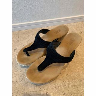 アグ(UGG)のUGG アグ　厚底サンダル　ウェッジソール　トング　ジュートソール　ブラック(サンダル)