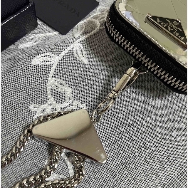 PRADA まり様ご専用 PRADA エナメルメタルトライアングルプレート