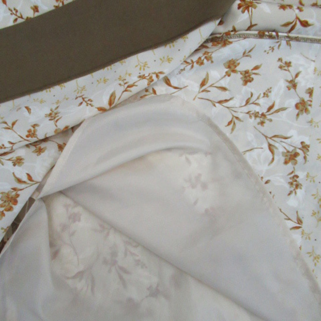 NATURAL BEAUTY BASIC(ナチュラルビューティーベーシック)のナチュラルビューティーベーシック フレアスカート 花柄 マルチカラー ベージュ レディースのスカート(ひざ丈スカート)の商品写真